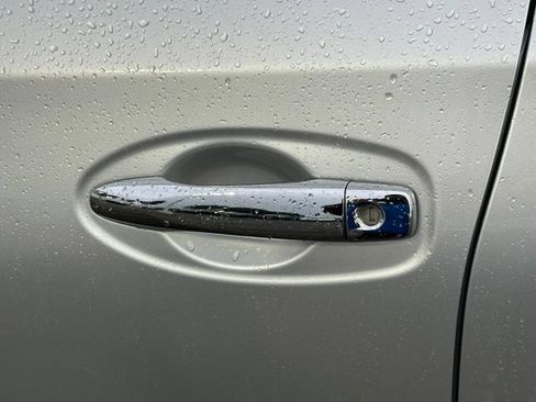 Used 2015 Nissan Rogue S FWD image 11