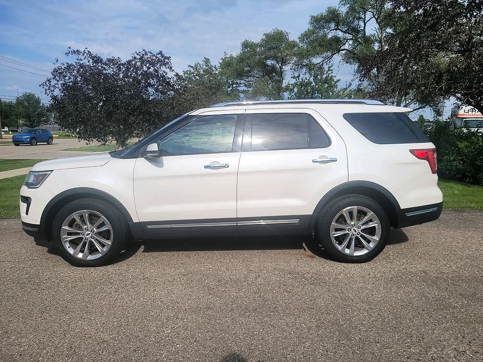 Used 2019 Ford Explorer Limited w/ Equipment Group 301A AWD/4WD image 4