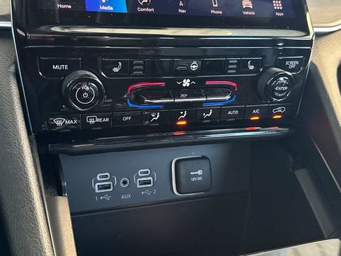 Certified 2024 Jeep Grand Cherokee Limited RWD image 21