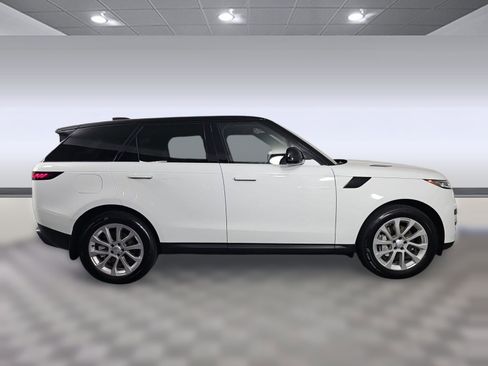 Used 2025 Land Rover Range Rover Sport SE image 7