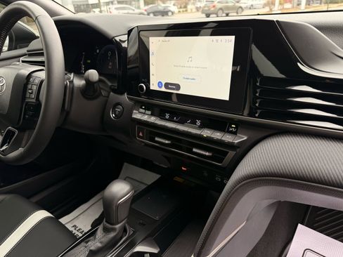 Used 2025 Toyota Camry SE image 25