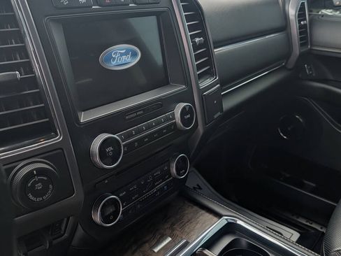 Used 2018 Ford Expedition Platinum AWD/4WD image 16