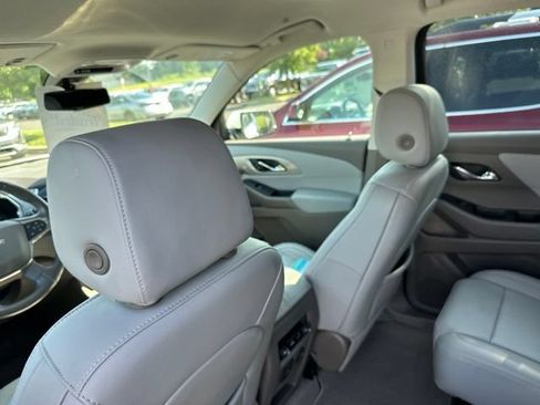 Used 2021 Chevrolet Traverse LT w/ LT Premium Package AWD/4WD image 14