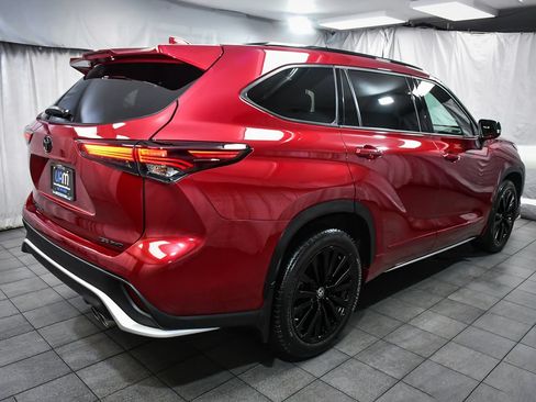 Used 2024 Toyota Highlander XSE AWD/4WD image 6