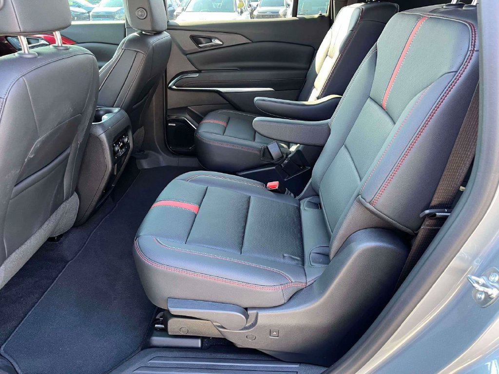 Used 2024 Chevrolet Traverse RS FWD image 6