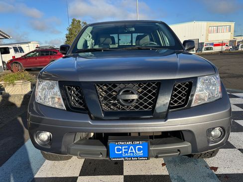 Used 2020 Nissan Frontier SV w/ Midnight Edition Floor Mats image 8