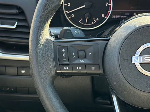 Used 2023 Nissan Rogue SV image 18