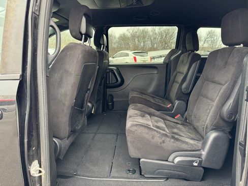 Used 2014 Dodge Grand Caravan SE image 16