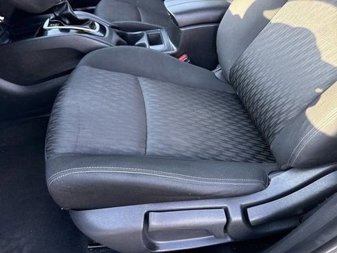 Used 2018 Nissan Rogue S image 12