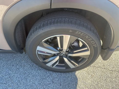 Used 2024 Nissan Rogue SL w/ SL Premium Package image 9