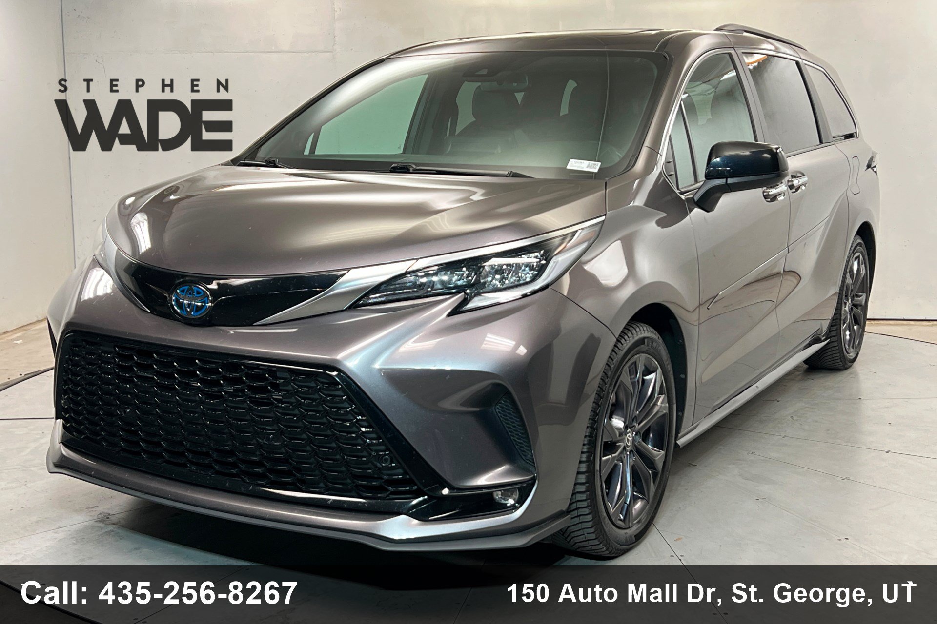 Used 2022 Toyota Sienna XSE w/ XSE Plus Package FWD image 1
