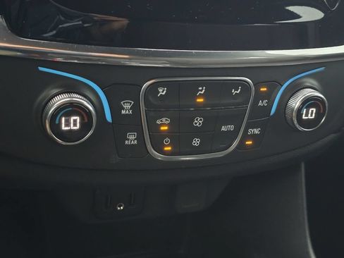 Used 2023 Chevrolet Traverse LT FWD image 20