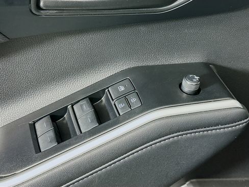 Used 2025 Toyota Highlander LE image 15