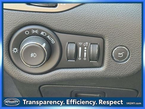 Used 2022 Jeep Cherokee Limited w/ Mopar Interior Package AWD/4WD image 20