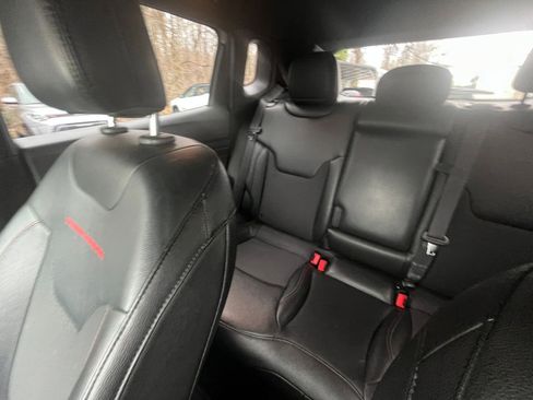 Used 2025 Jeep Compass Trailhawk image 34