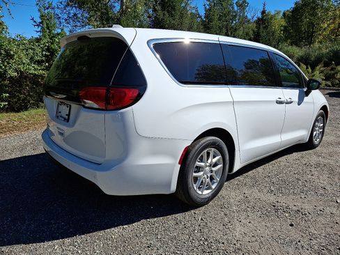 New 2026 Chrysler Voyager LX image 4