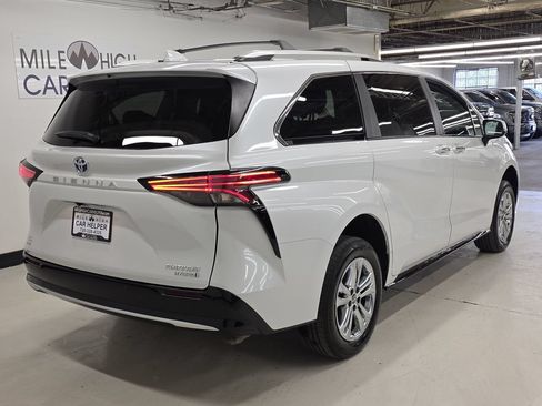 Used 2024 Toyota Sienna Platinum AWD/4WD image 7