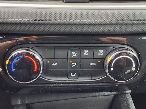 Used 2025 Chevrolet TrailBlazer LT AWD/4WD image 9
