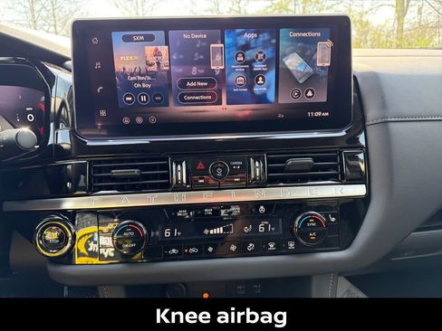 New 2026 Nissan Pathfinder SL image 21