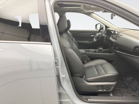 Used 2023 Nissan Rogue SL image 16