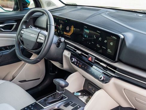 New 2026 Kia Sportage EX FWD image 9