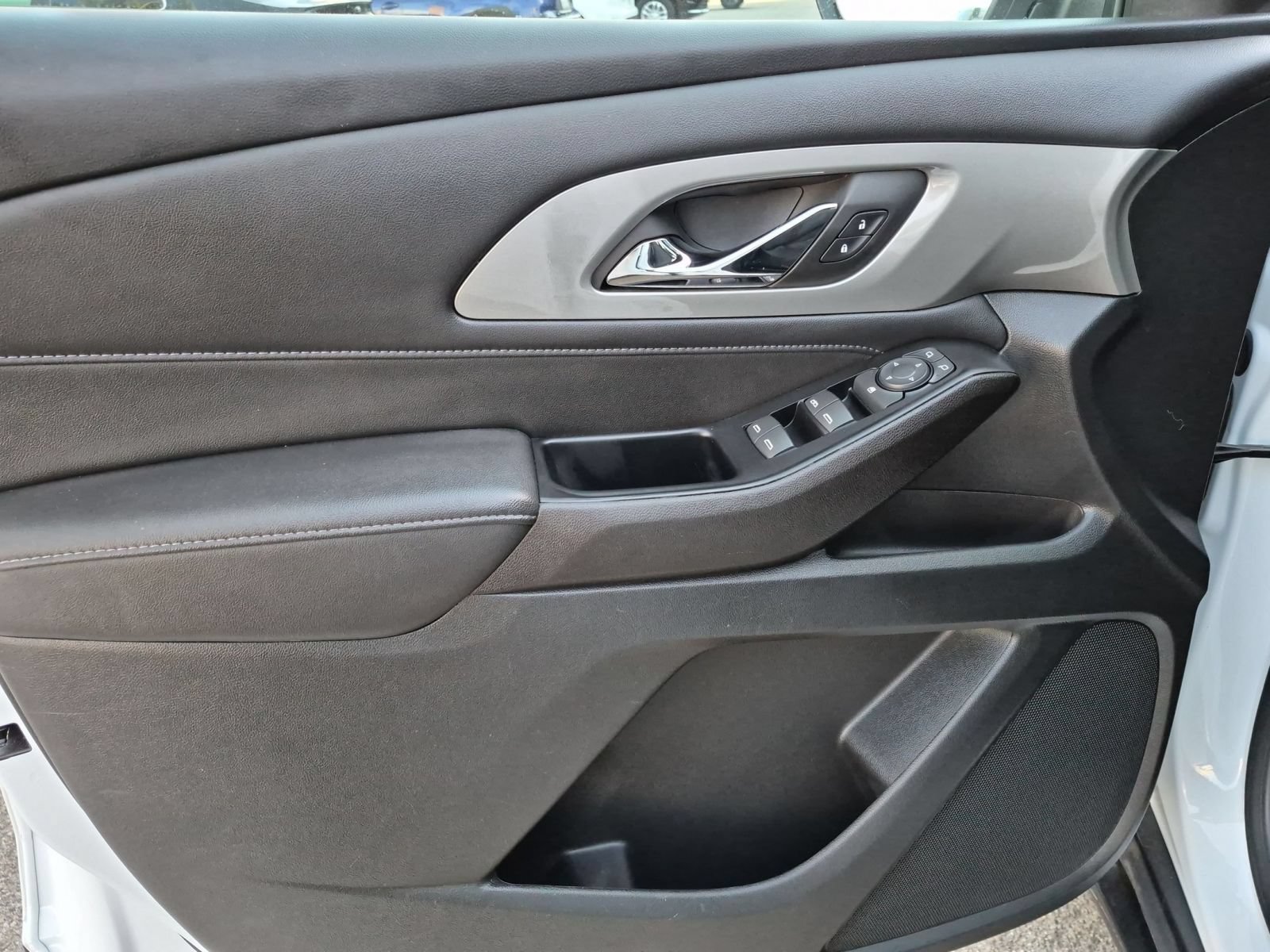 Used 2023 Chevrolet Traverse LT w/ LPO, Roadside Safety Package FWD image 10