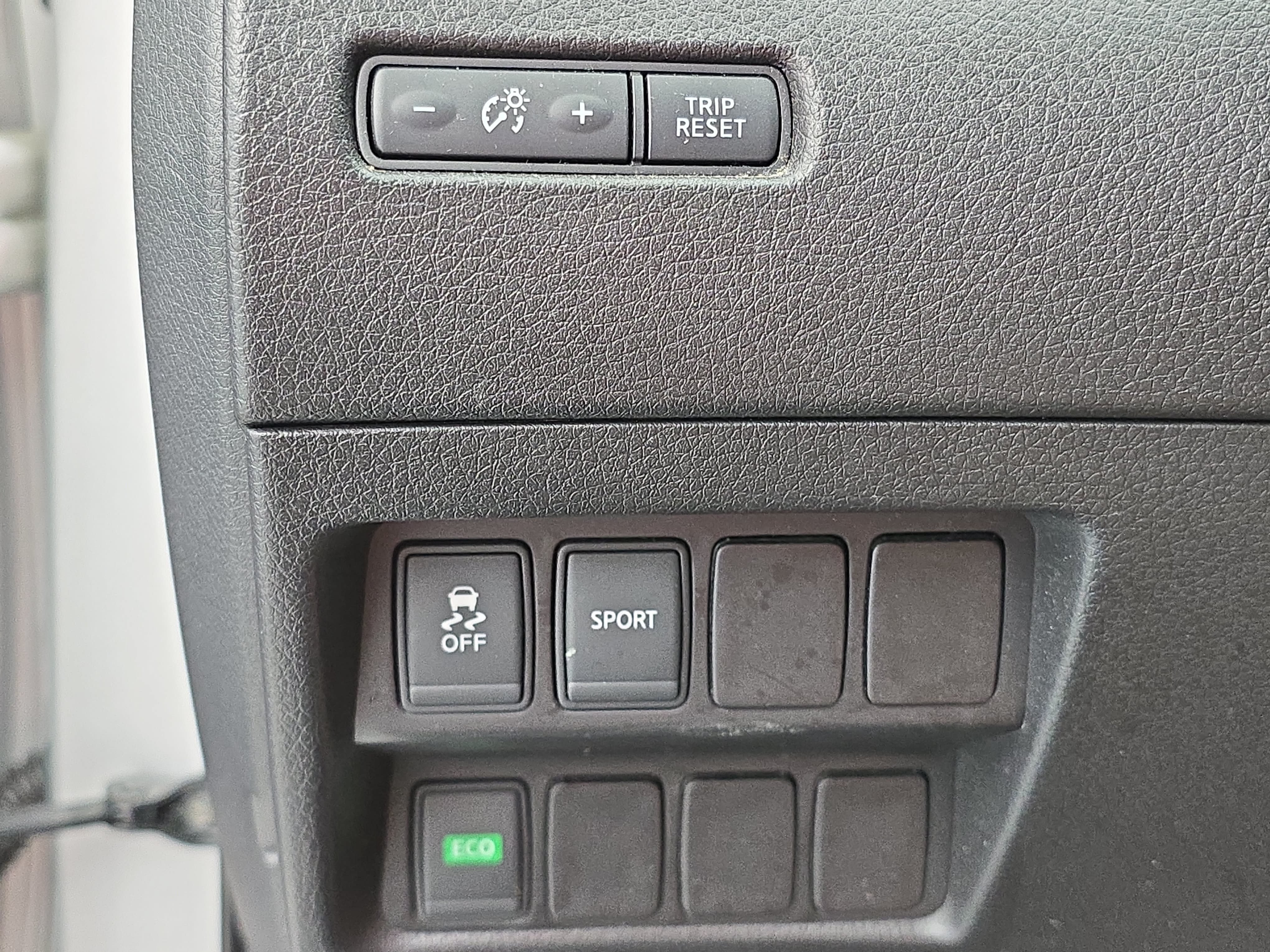 Used 2015 Nissan Rogue SV FWD image 24