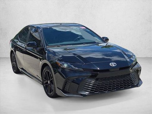 Used 2025 Toyota Camry SE w/ Convenience Package FWD image 3