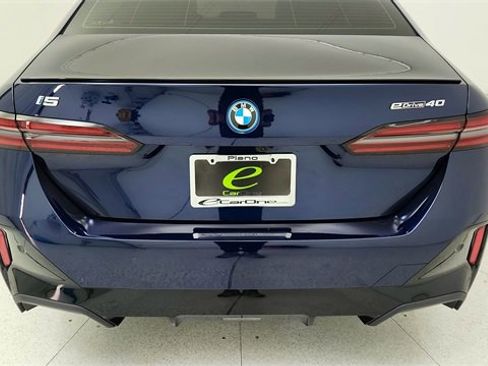 Used 2025 BMW i5 eDrive40i w/ M Sport Package image 11