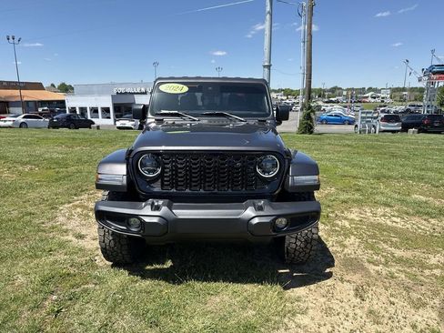 Used 2024 Jeep Gladiator Sport AWD/4WD image 16