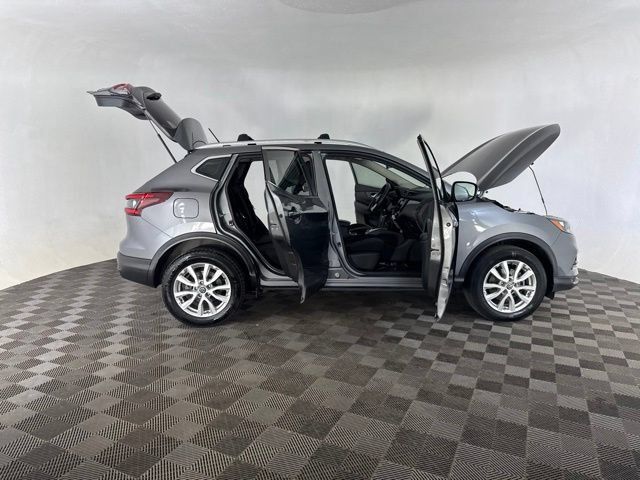 Used 2020 Nissan Rogue Sport SV AWD/4WD image 16