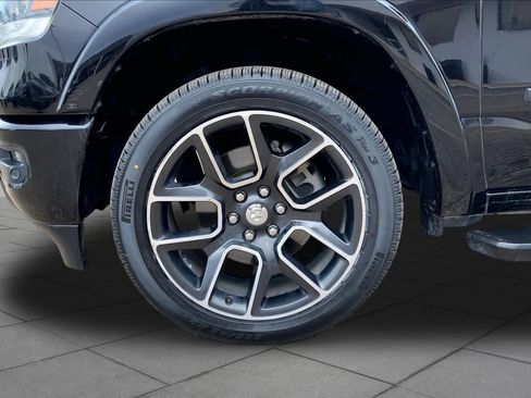 Used 2019 RAM 1500 Laramie AWD/4WD image 11
