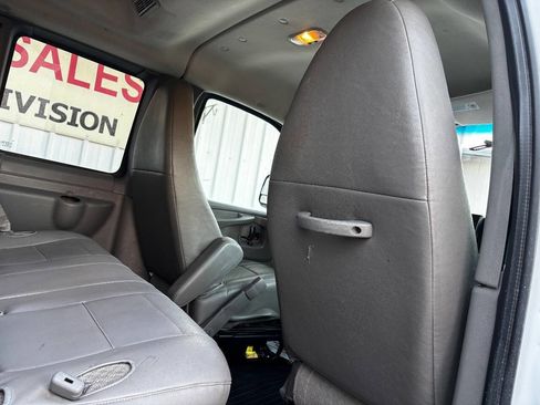 Used 2014 GMC Savana 3500 LS image 23