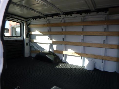 Used 2024 GMC Savana 2500 w/ Driver Convenience Package image 6