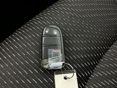 Used 2015 Dodge Journey SXT w/ Flexible Seating Group FWD image 17