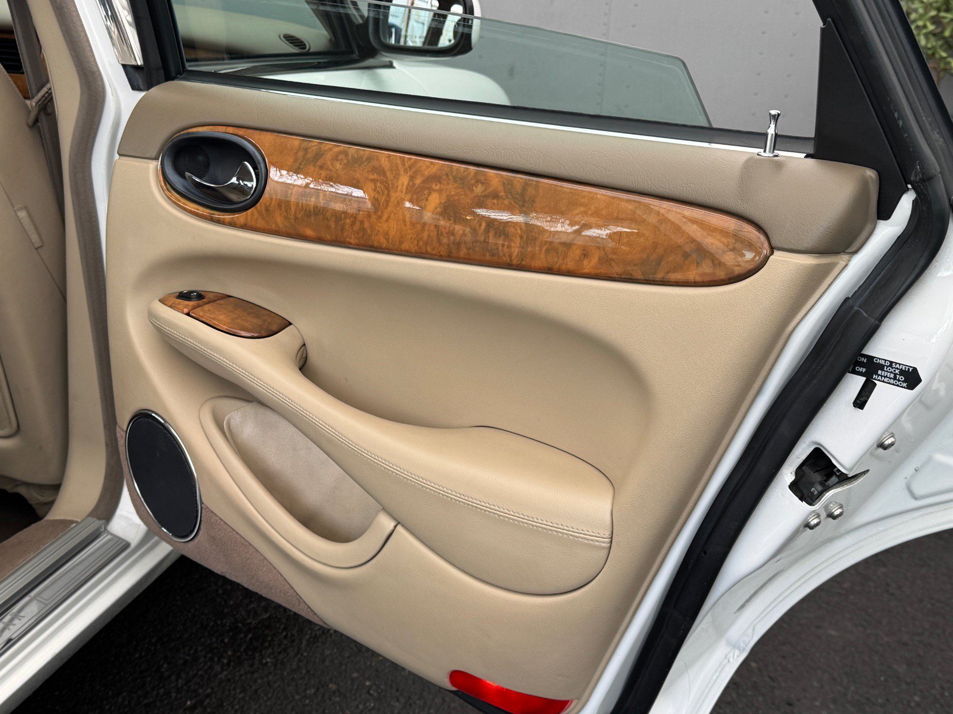 Used 2001 Jaguar XJ8 RWD image 34