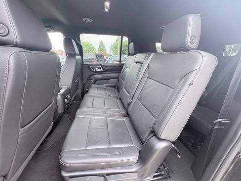 Used 2024 Chevrolet Suburban LT AWD/4WD image 7