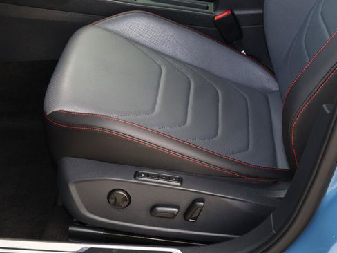 Used 2025 Volkswagen Jetta GLI Autobahn image 14