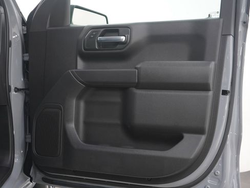 Used 2025 Chevrolet Silverado 1500 Custom Trail Boss w/ LPO, Dark Essentials Package image 9