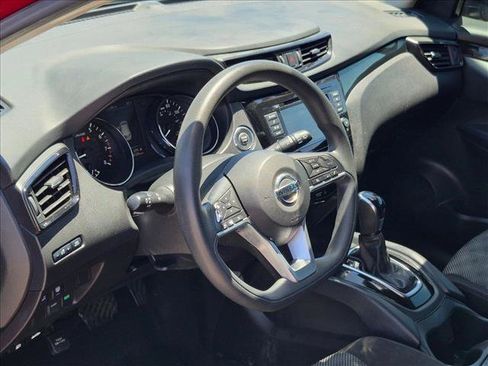 Used 2020 Nissan Rogue Sport SV FWD image 12