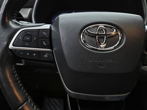Used 2023 Toyota Highlander Limited AWD/4WD image 19