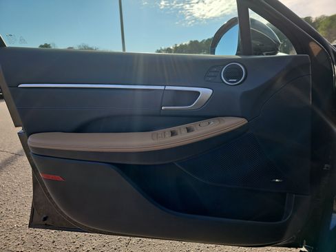 Used 2025 Hyundai Sonata Limited image 28