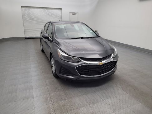 Used 2019 Chevrolet Cruze LT image 14