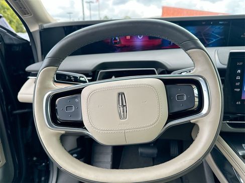 Used 2024 Lincoln Nautilus Reserve image 18