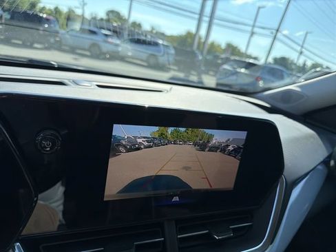 Used 2024 Chevrolet Trax LT w/ Driver Confidence Package FWD image 14