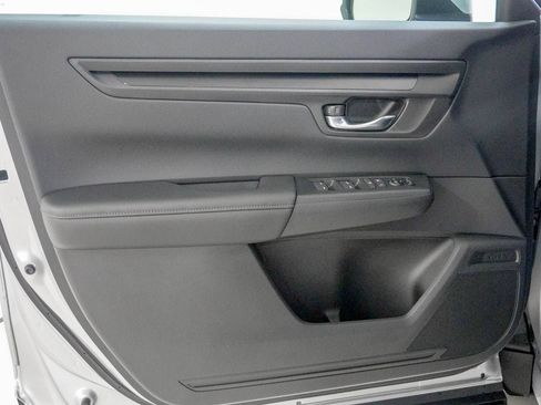 Used 2025 Honda CR-V LX image 16