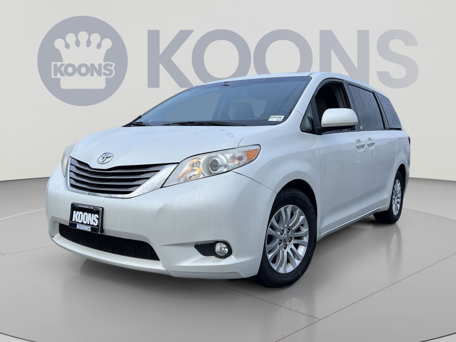 Used 2016 Toyota Sienna XLE w/ XLE Navigation Package FWD image 1