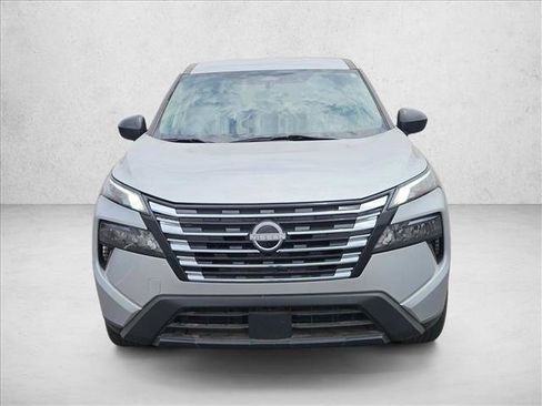 Used 2024 Nissan Rogue S FWD image 2