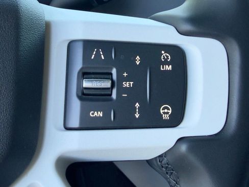 Used 2025 Land Rover Defender 110 X-Dynamic SE AWD/4WD image 15