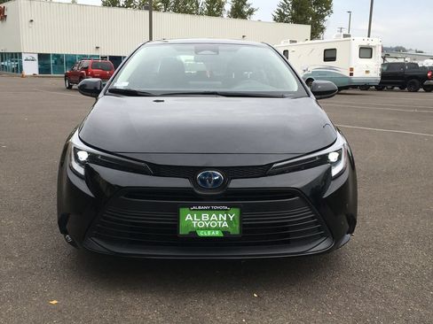 Used 2024 Toyota Corolla LE FWD image 10